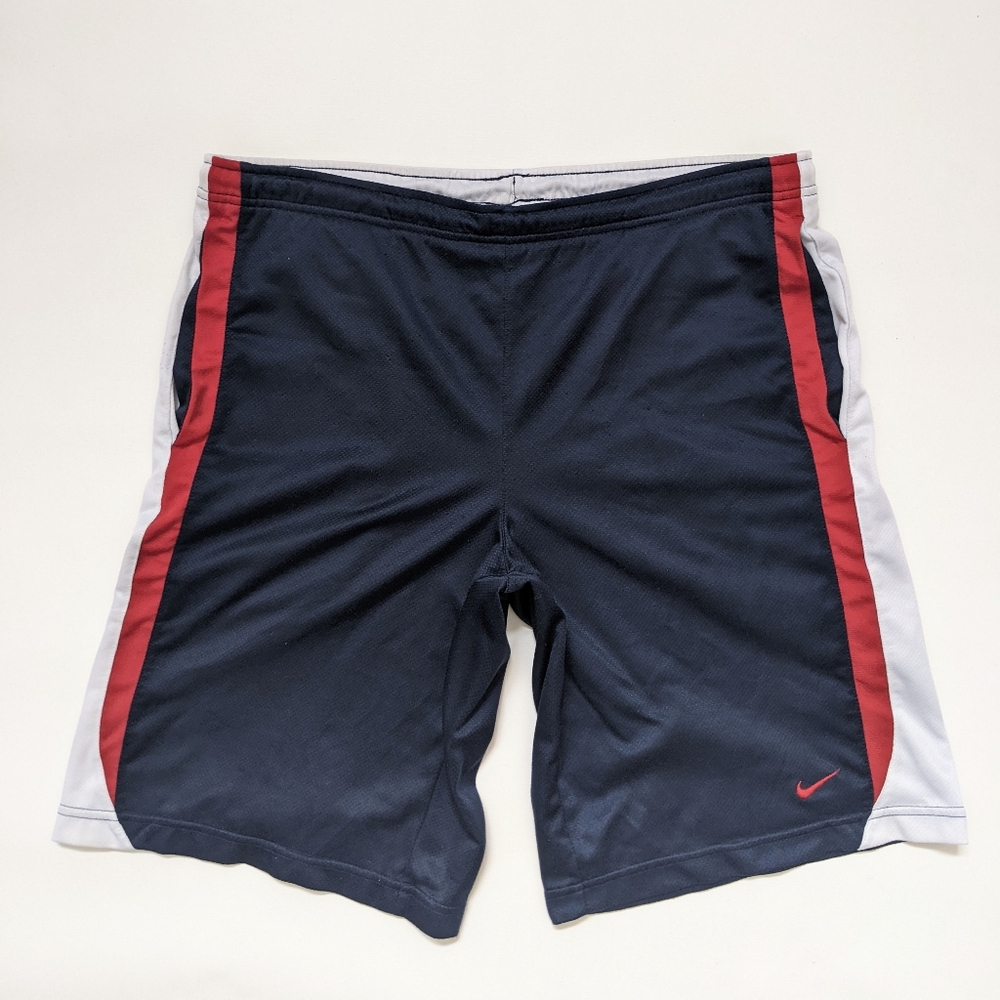 Vintage Nike embroidered mini swoosh basketball gym shorts, men's small
